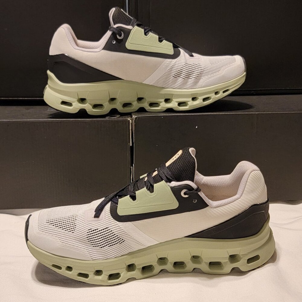 On Cloudstratus White Black Women's 9 Athletic Shoe